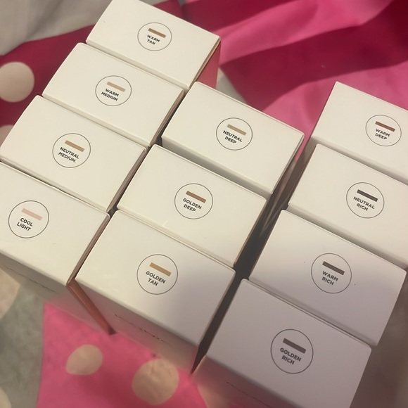 Iconic London Super Smoother Blurring Skin Tint foundation PICK YOUR COLOR - Picture 3 of 3